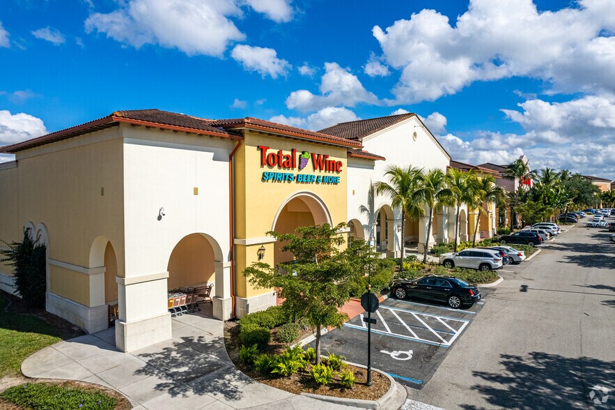 8012-8024 Mediterranean Dr, Estero, FL à louer - Photo principale – Image 1 sur 10