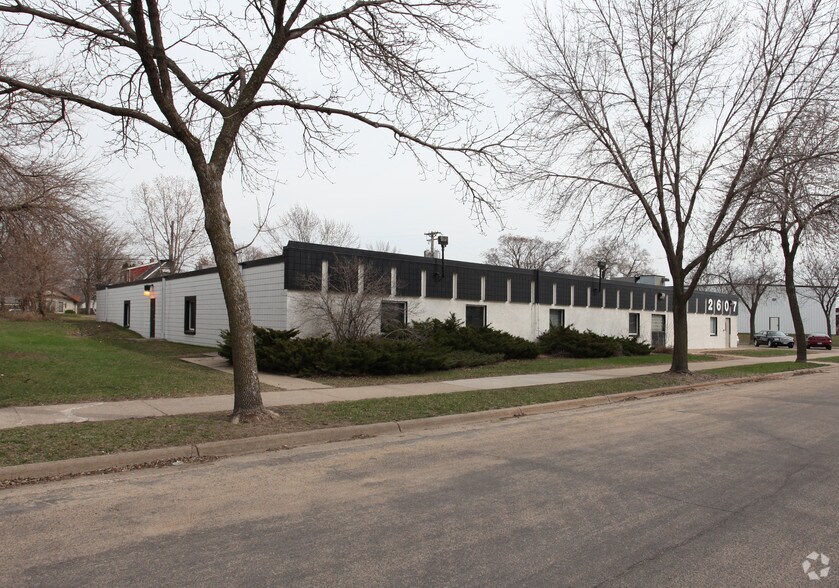 2607 NE 6th St, Saint Anthony, MN à vendre - Photo de l’immeuble – Image 2 sur 3