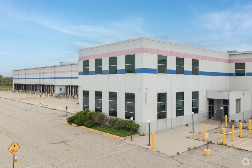 1701 Technical Dr, Saint Johns, MI à vendre - Photo de l’immeuble – Image 1 sur 18
