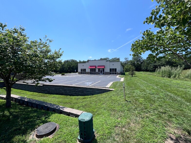 8576 N Green Hills Rd, Kansas City, MO à vendre - Photo de l’immeuble – Image 3 sur 13