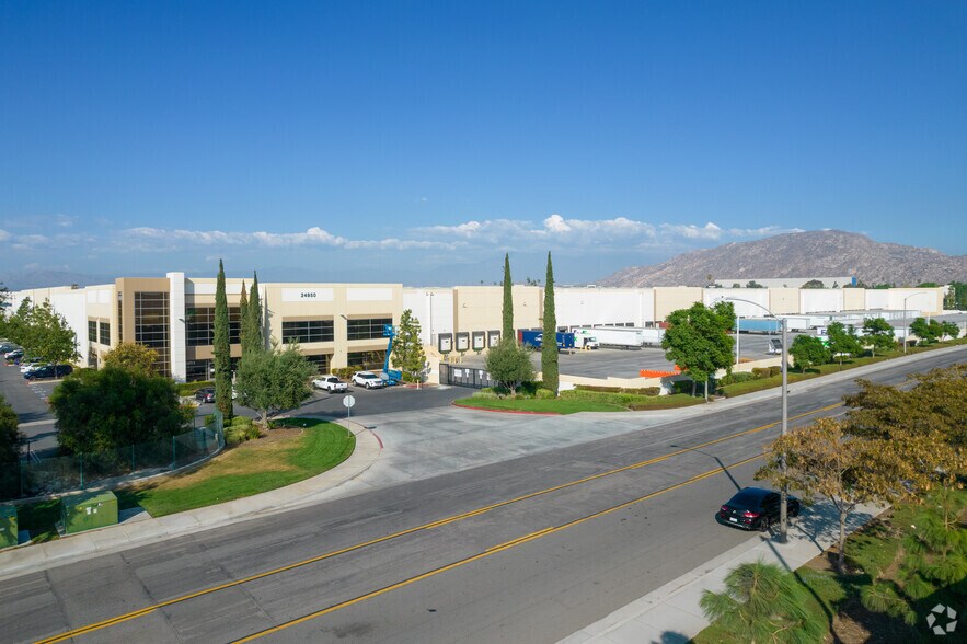 24950 Grove View Rd, Moreno Valley, CA à louer - Photo de l’immeuble – Image 2 sur 7