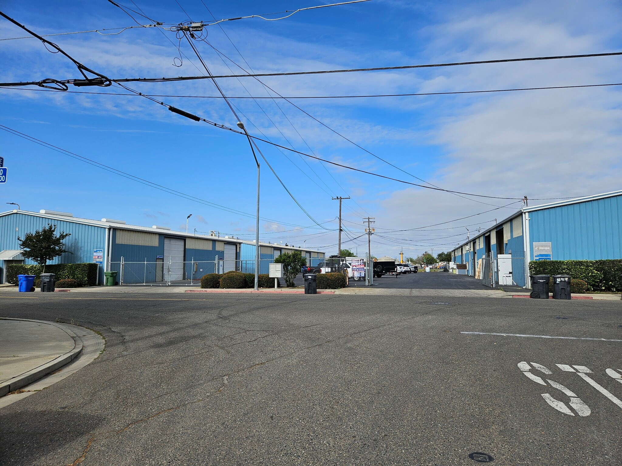 875-899 S Soderquist Rd, Turlock, CA à louer Photo de l’immeuble– Image 1 sur 10