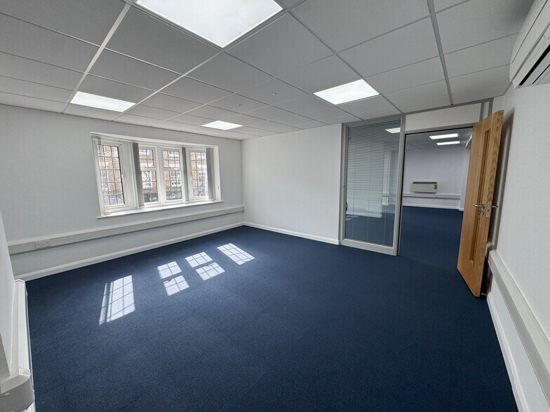 137-141 High St, Sevenoaks à louer - Photo de l’immeuble – Image 2 sur 3