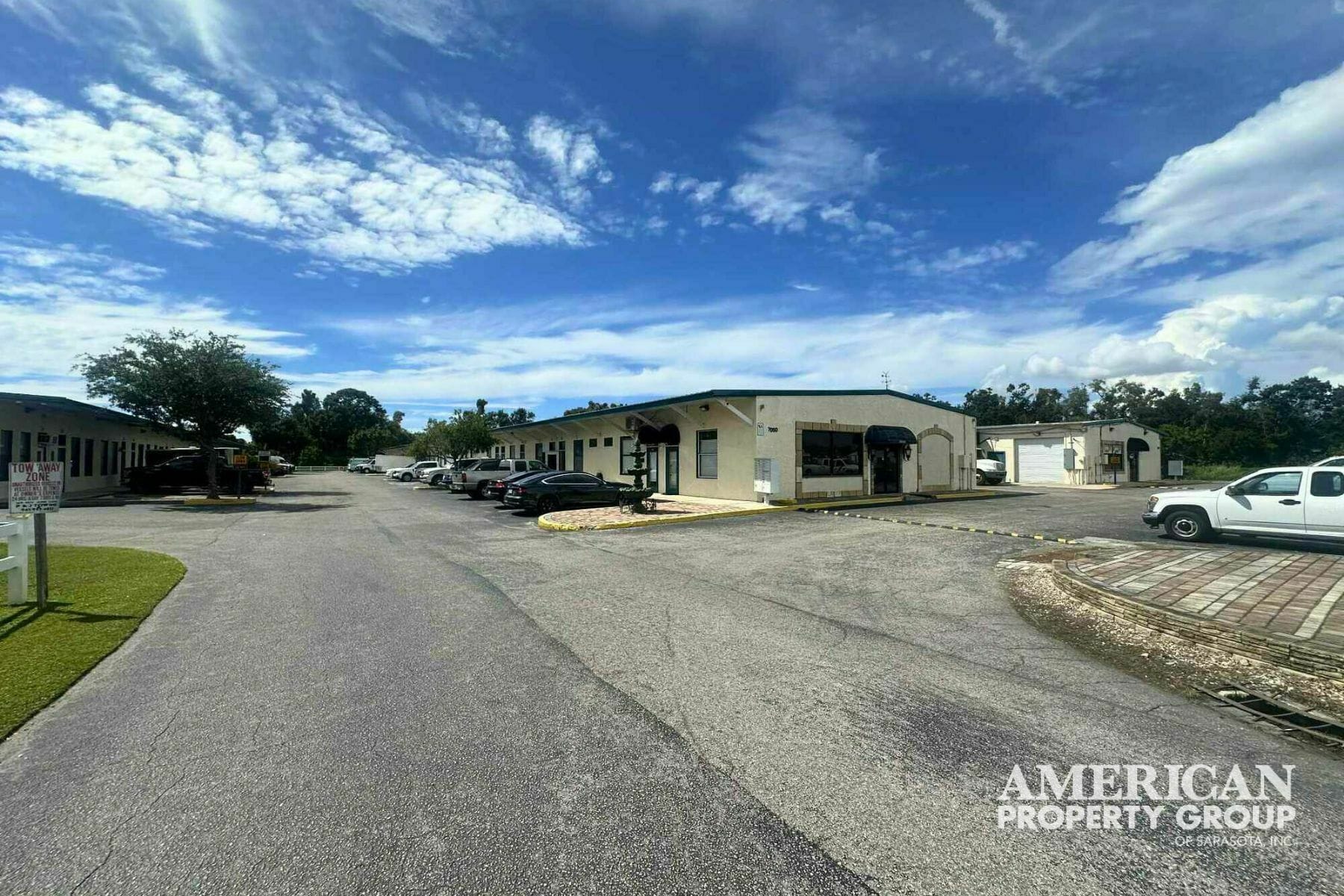 7040 15th St E, Sarasota, FL à louer Photo de l’immeuble– Image 1 sur 2
