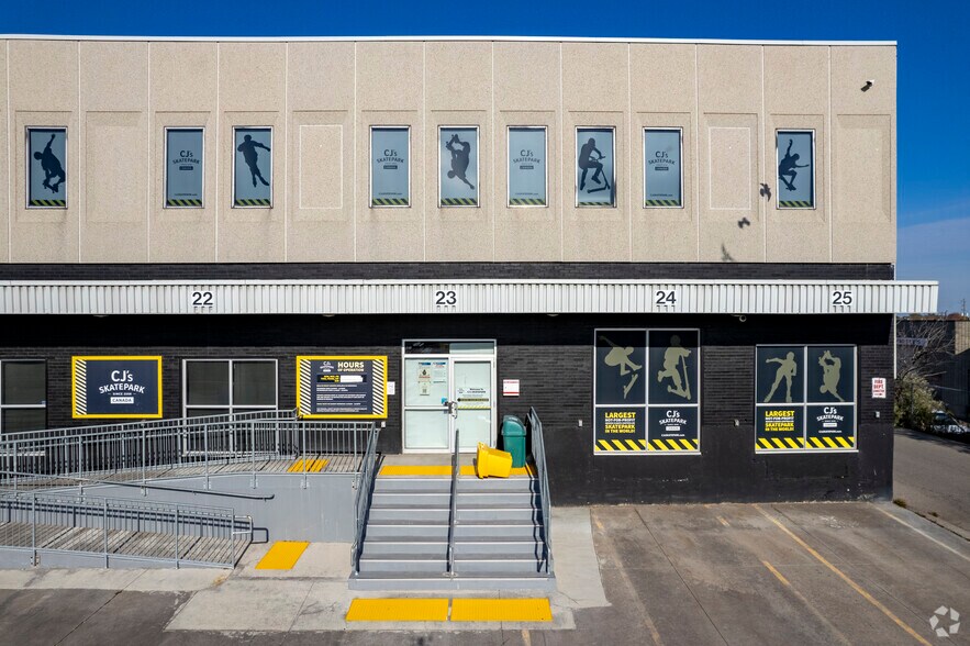 560 Hensall Cir, Mississauga, ON à vendre - Photo de l’immeuble – Image 3 sur 5