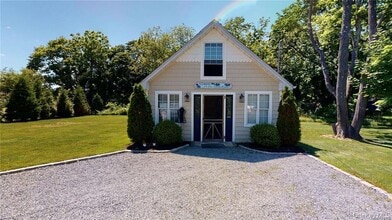 591 Main St, Center Moriches, NY à louer Photo intérieure– Image 1 sur 4