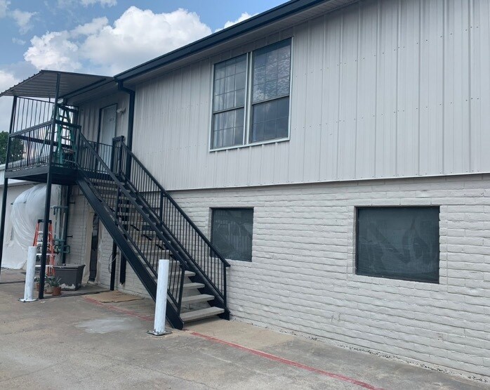 2529 Merrell Rd, Dallas, TX à louer - Photo de l’immeuble – Image 2 sur 11