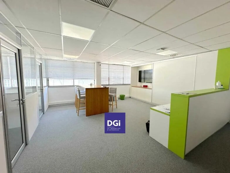 Bureau dans Nîmes à vendre - Photo intérieure – Image 1 sur 5