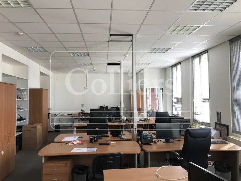 Bureau dans Marseille à louer - Photo de l’immeuble – Image 2 sur 15