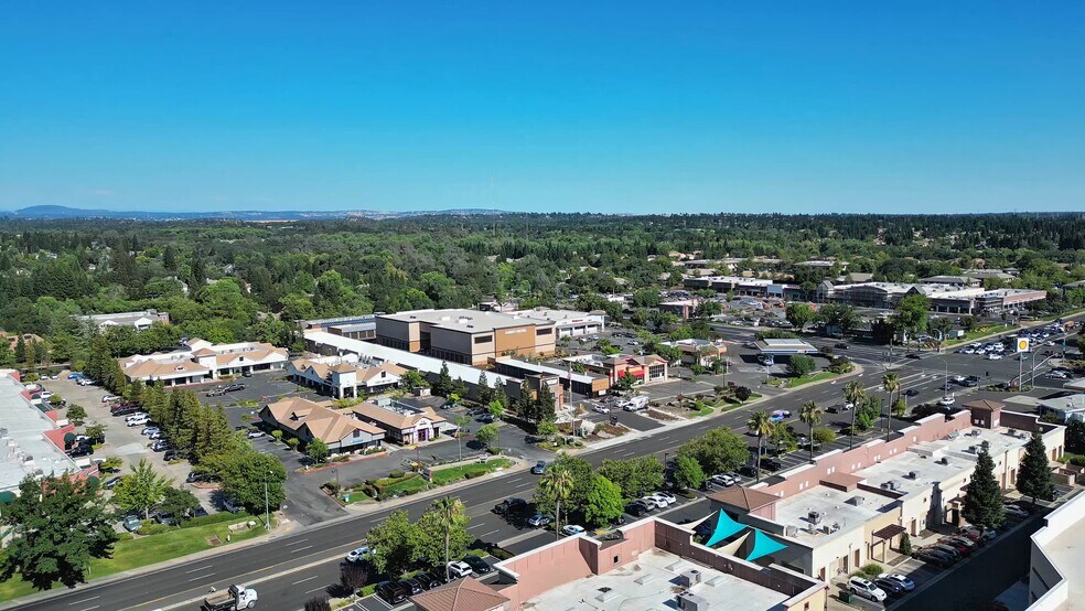 8445 Sierra College Blvd, Roseville, CA à louer - Vidéo sur l’annonce professionnelle – Image 2 sur 8