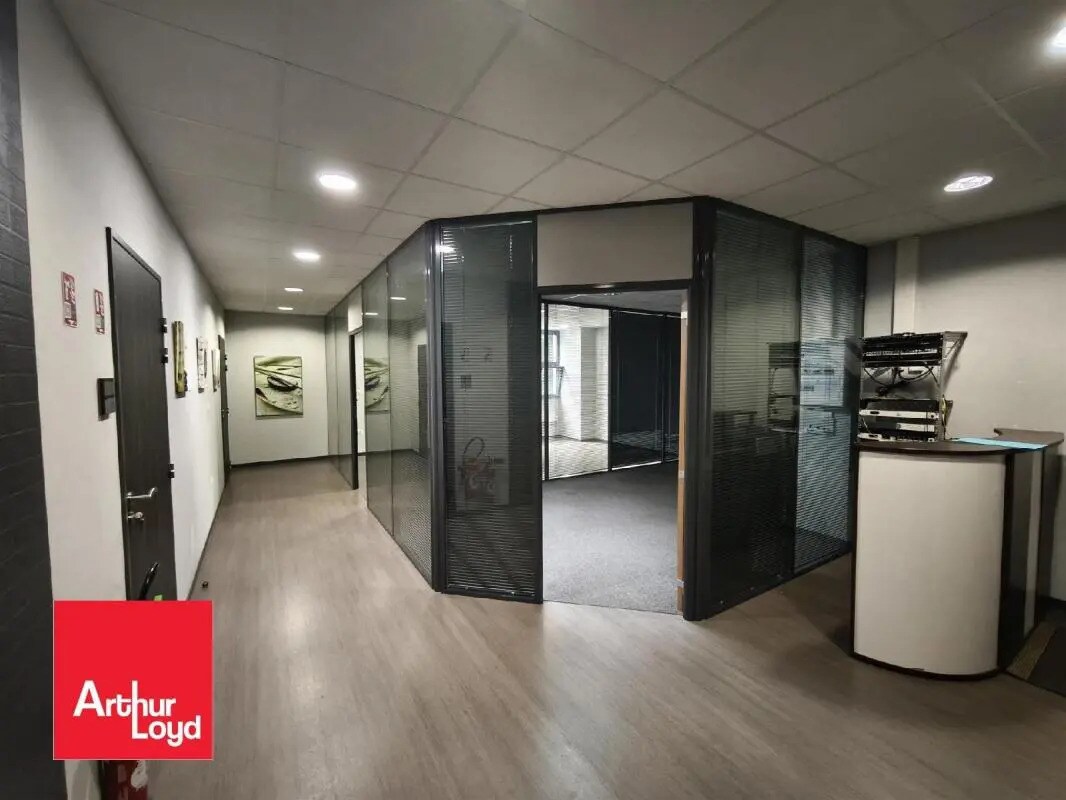 Bureau dans Le Coudray à louer Photo de l’immeuble– Image 1 sur 3