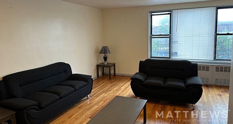 10915 Merrick Blvd, Jamaica, NY à vendre - Photo de l’immeuble – Image 3 sur 4