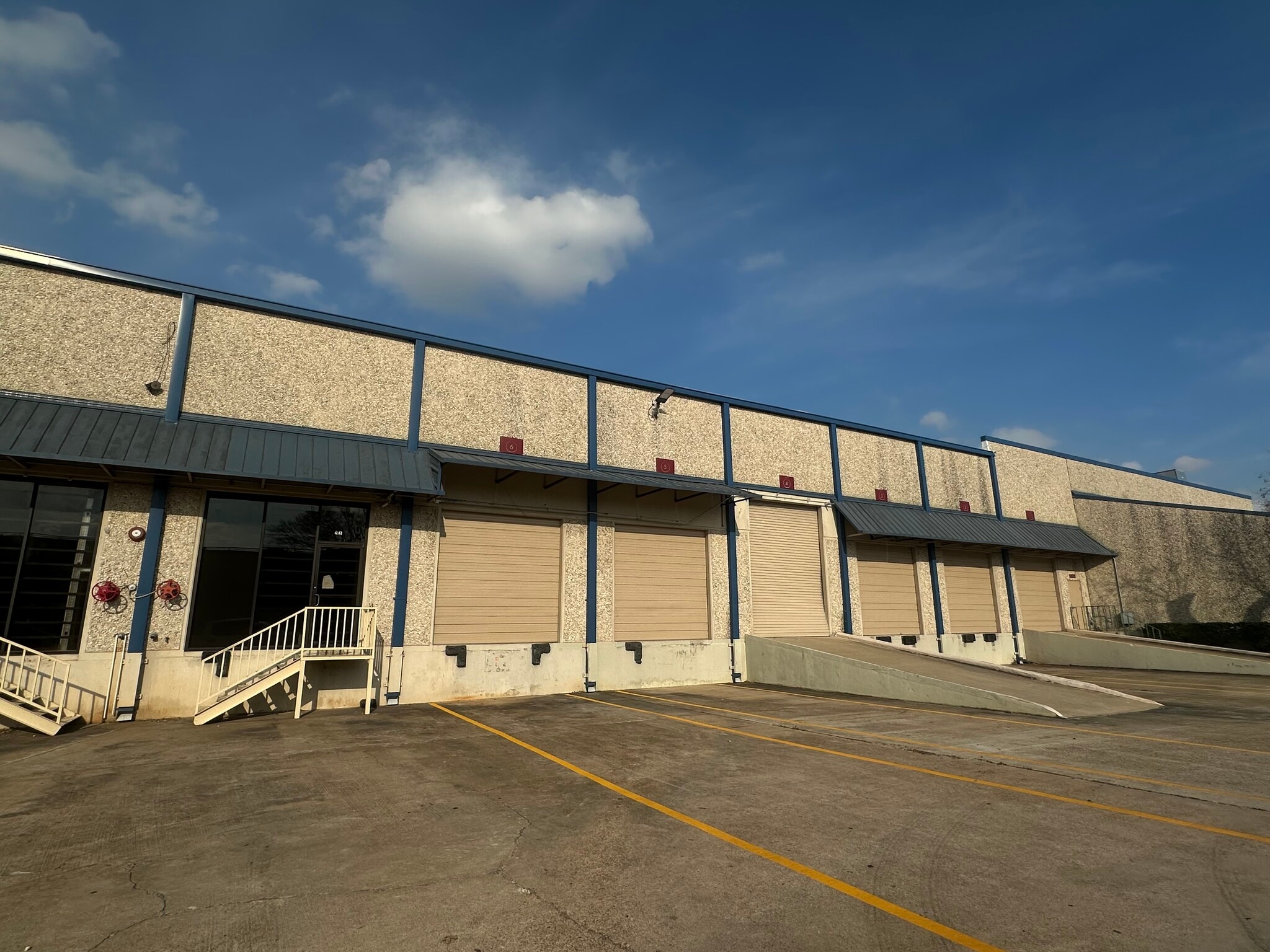 8700 Clay Rd, Houston, TX à louer Photo de l’immeuble– Image 1 sur 1