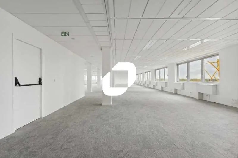 Bureau dans Villepinte à louer - Photo de l’immeuble – Image 1 sur 13