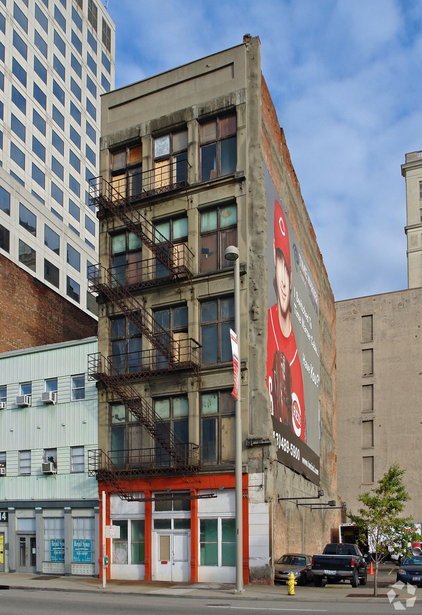 108 112 116 W Third St portefeuille de 3 biens à vendre sur LoopNet.fr Photo principale– Image 1 sur 2