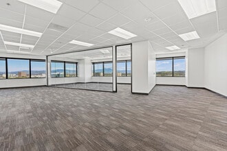 5000 Birch St, Newport Beach, CA à louer Photo intérieure– Image 2 sur 9