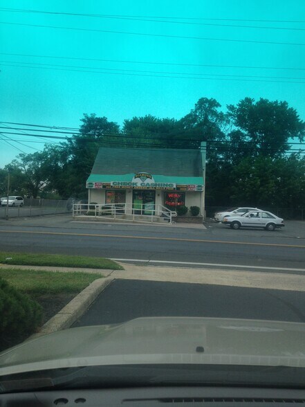 Bucks County Portfolio- 5 Assets portefeuille de 5 biens à vendre sur LoopNet.fr - Photo de l’immeuble – Image 2 sur 14