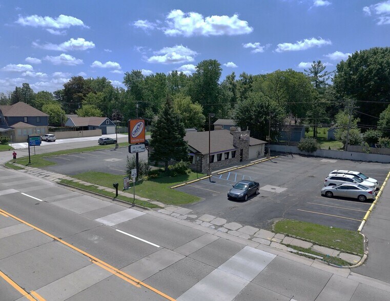 2407 Washtenaw Ave, Ypsilanti, MI à vendre - Photo de l’immeuble – Image 2 sur 5