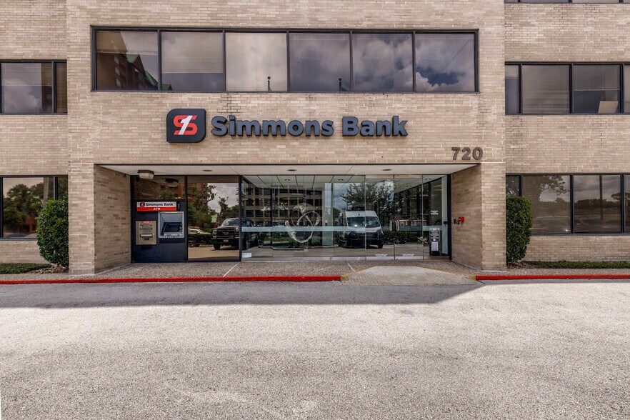 720 N Post Oak Rd, Houston, TX à louer - Photo de l’immeuble – Image 3 sur 8