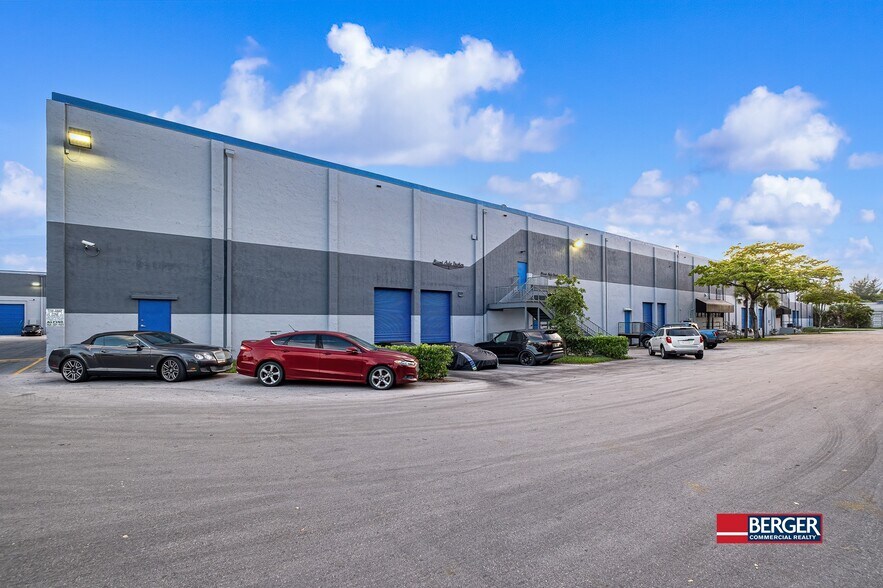 1919 NW 19th St, Fort Lauderdale, FL à louer - Photo de l’immeuble – Image 3 sur 6