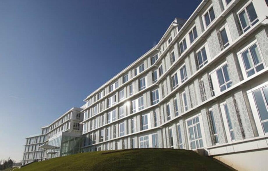 Bureau dans Cergy à vendre - Photo de l’immeuble – Image 2 sur 7
