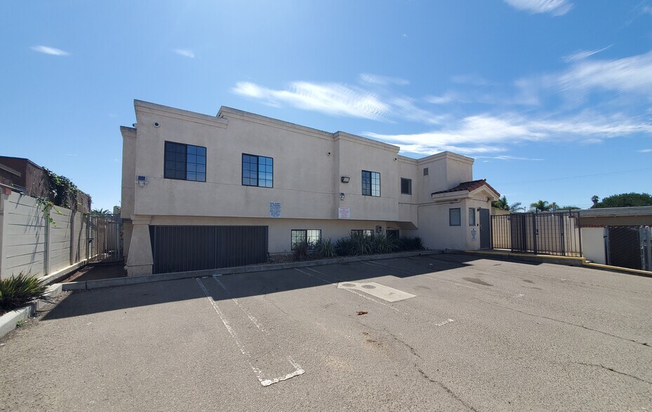 415 E Chapel St, Santa Maria, CA à vendre - Photo de l’immeuble – Image 2 sur 6