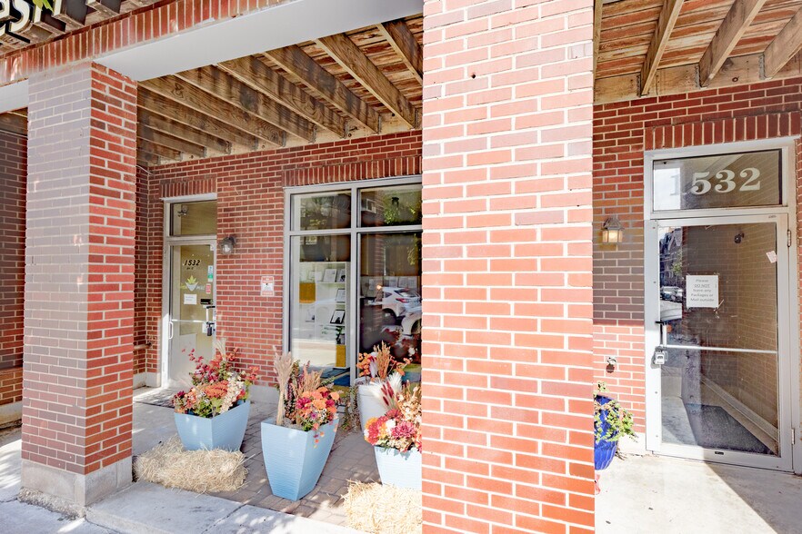 1532 W Fullerton Ave, Chicago, IL à vendre - Photo de l’immeuble – Image 3 sur 15