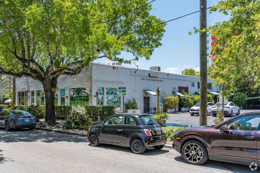 5582 NE 4th Ct, Miami, FL à louer - Photo de l’immeuble – Image 2 sur 3