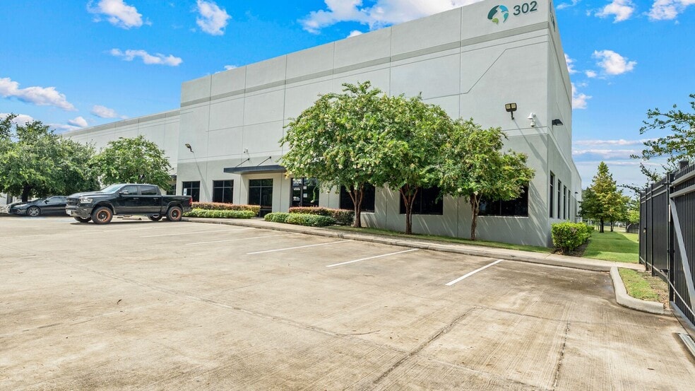 302 West Rd, Houston, TX à louer - Photo de l’immeuble – Image 2 sur 10