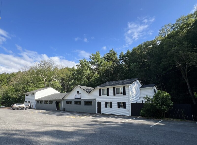 1050 S State Route 23, Wantage, NJ à vendre - Photo de l’immeuble – Image 2 sur 25