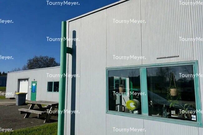 Plus de détails pour Local d’activités à vendre