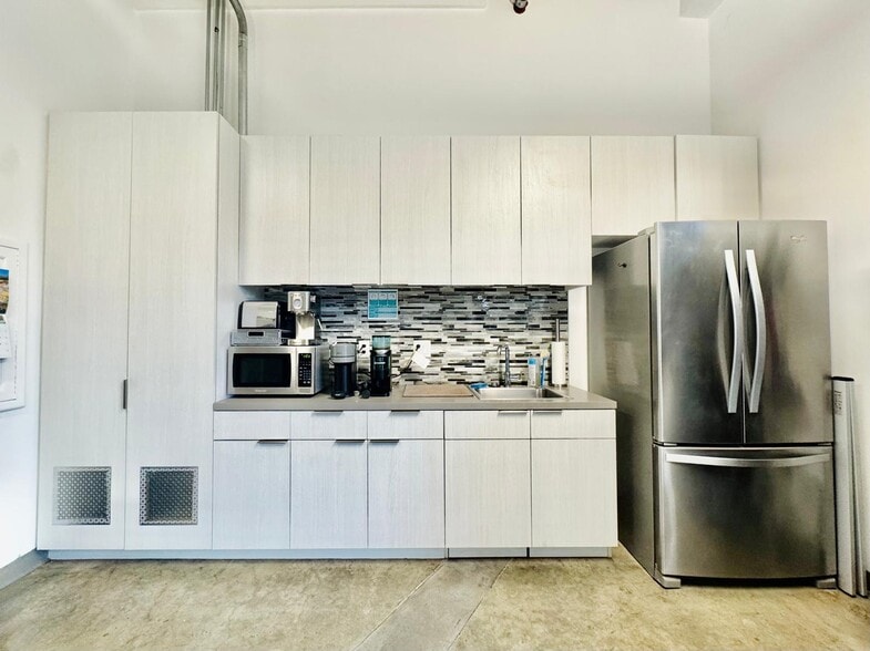 13274 Fiji Way, Marina Del Rey, CA à louer - Photo intérieure – Image 2 sur 30