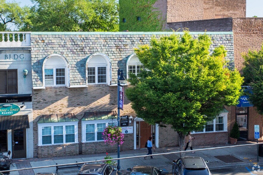 55 Front St, Rockville Centre, NY à vendre - Photo de l’immeuble – Image 3 sur 6