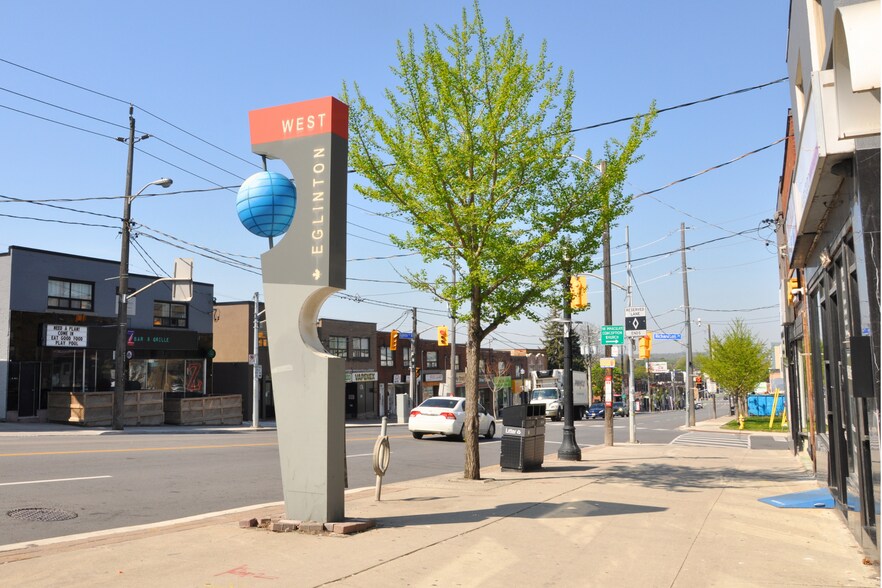 2542-2544 Eglinton Ave W, Toronto, ON à vendre - Photo de l’immeuble – Image 2 sur 21