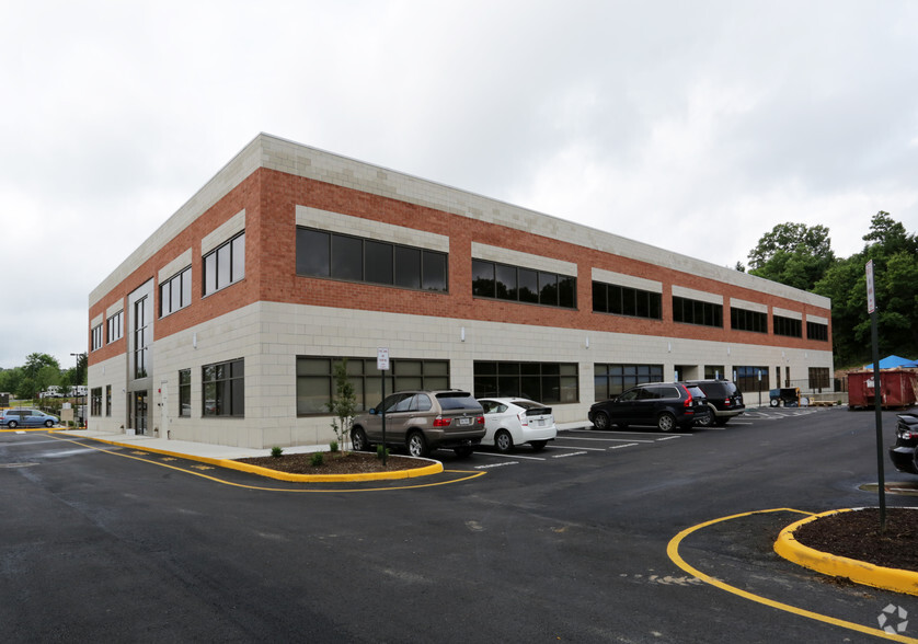 95 Dunn Dr, Stafford, VA à louer - Photo de l’immeuble – Image 2 sur 17