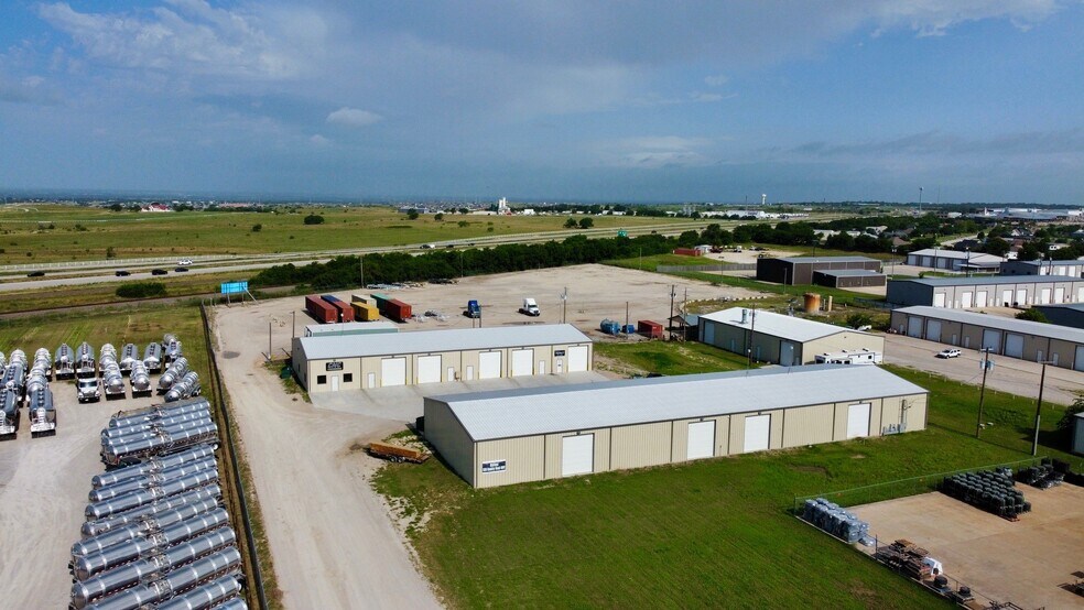 636 CR 4841 portefeuille de 2 biens à vendre sur LoopNet.fr - Photo de l’immeuble – Image 1 sur 7
