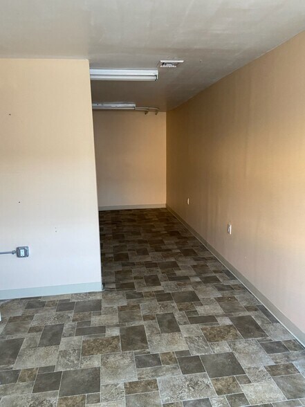22 Van Buren Ave, Floral Park, NY à louer - Photo de l’immeuble – Image 2 sur 29