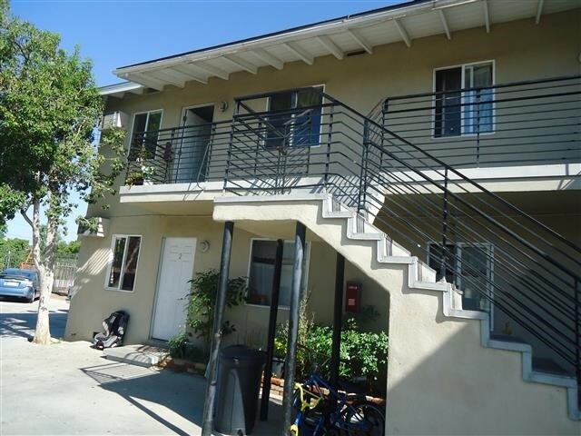 7933 Brimfield Ave, Panorama City, CA à vendre - Photo de l’immeuble – Image 3 sur 12