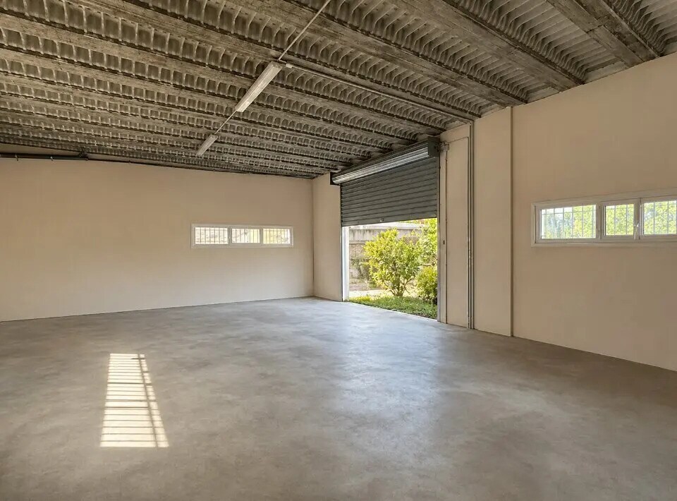 Local d’activités dans Saint-Rémy-de-Provence à louer Photo intérieure– Image 1 sur 3