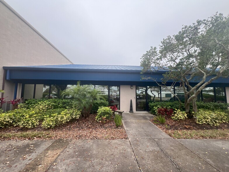 14450 N 46th St, Clearwater, FL à louer - Photo de l’immeuble – Image 3 sur 11