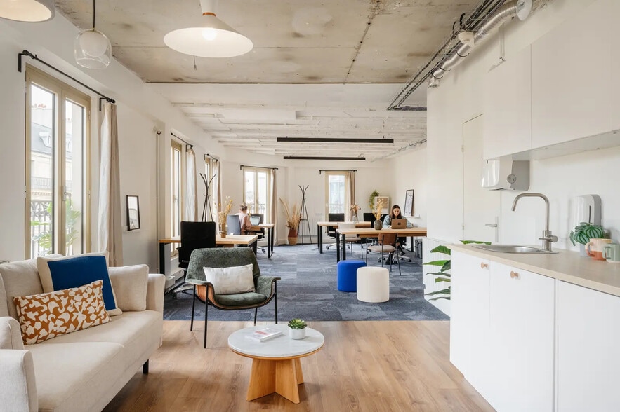 33 Rue De Châteaudun, Paris à louer - Photo de l’immeuble – Image 2 sur 5