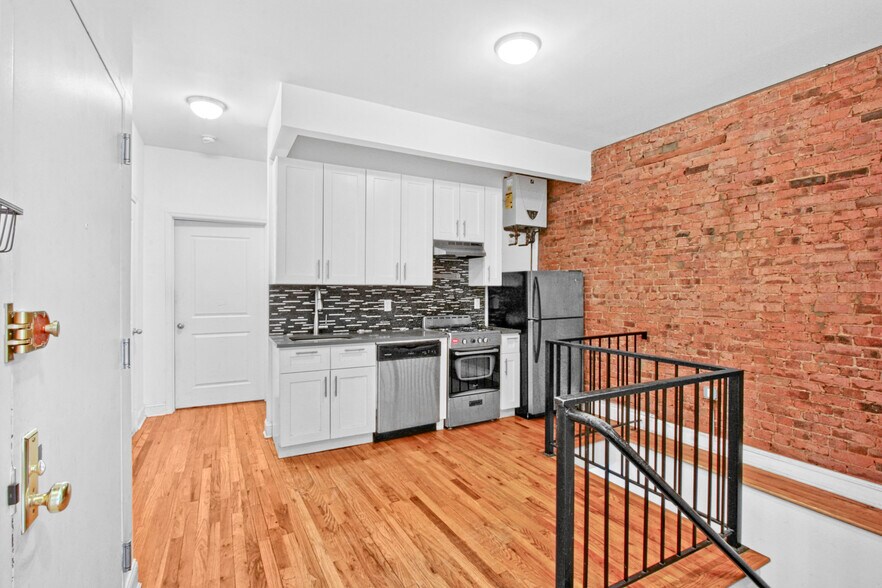 907 Jefferson Ave, Brooklyn, NY à vendre - Photo de l’immeuble – Image 2 sur 40