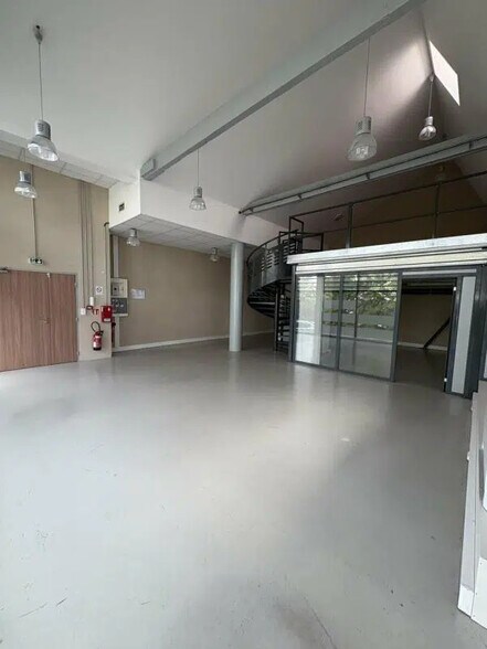 Bureau dans Lyon à louer - Photo de l’immeuble – Image 2 sur 12