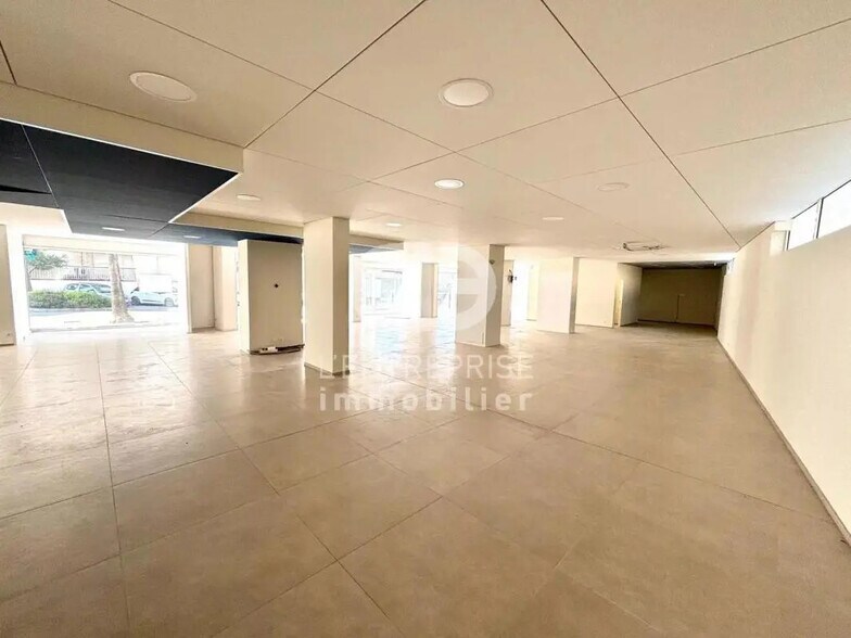 Local commercial dans Saint-Laurent-du-Var à louer - Photo de l’immeuble – Image 1 sur 6