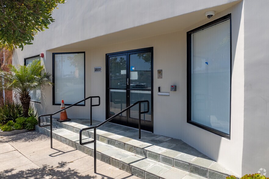 1819-1823 Colorado Ave, Santa Monica, CA à louer - Photo de l’immeuble – Image 3 sur 9