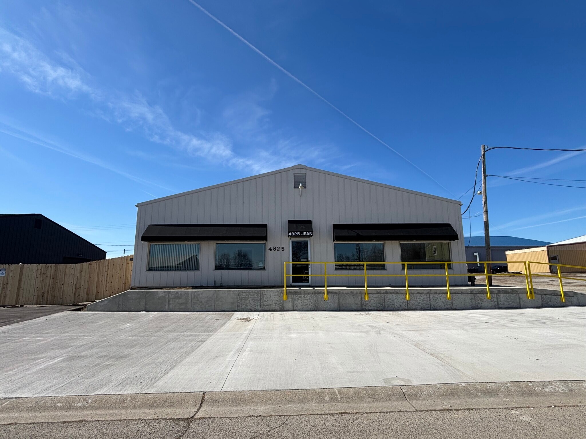 4825 Jean Dr, Fort Wayne, IN à vendre Photo principale– Image 1 sur 8