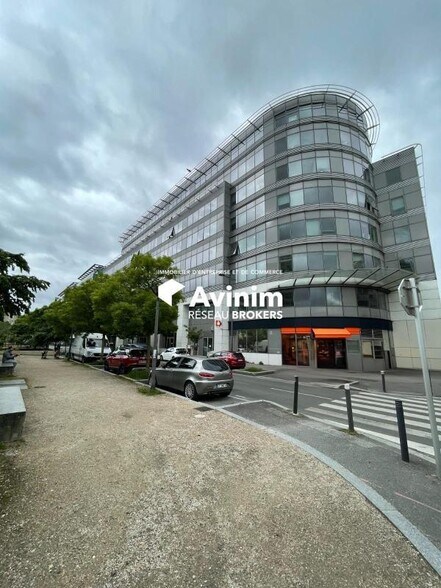 Bureau dans Bobigny à louer - Photo de l’immeuble – Image 1 sur 13