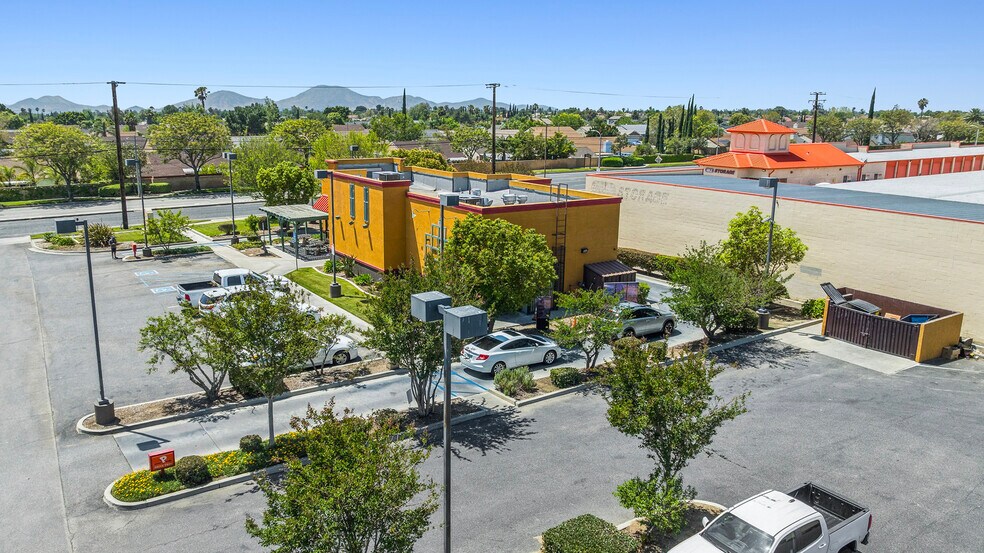 1320 W Baseline Rd, Rialto, CA à vendre - Photo de l’immeuble – Image 2 sur 9