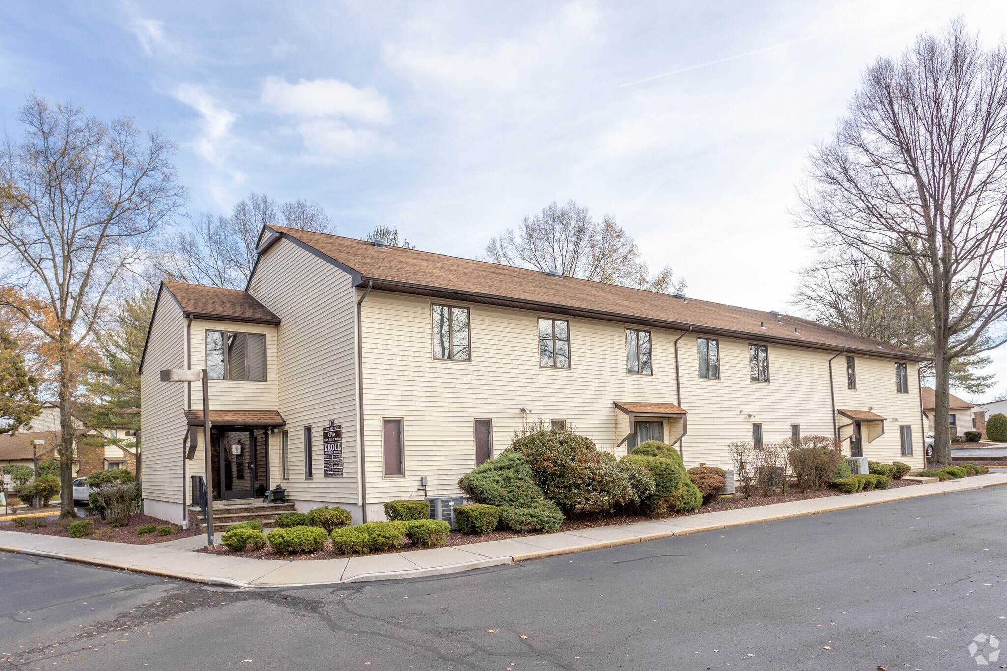C2 Brier Hill Ct, East Brunswick, NJ à vendre Photo principale– Image 1 sur 18