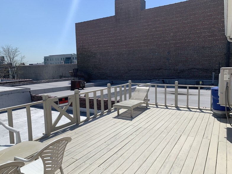 2477 47th St, Astoria, NY à vendre - Photo de l’immeuble – Image 3 sur 3